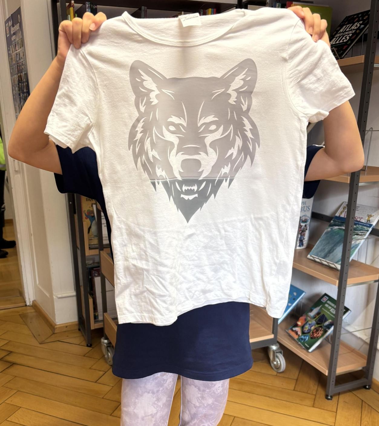T-shirt mit Wolfskopf T-shirt mit Wolfskopf