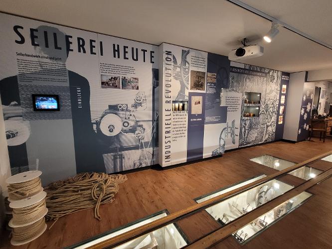 Eine Informationswand im Museum