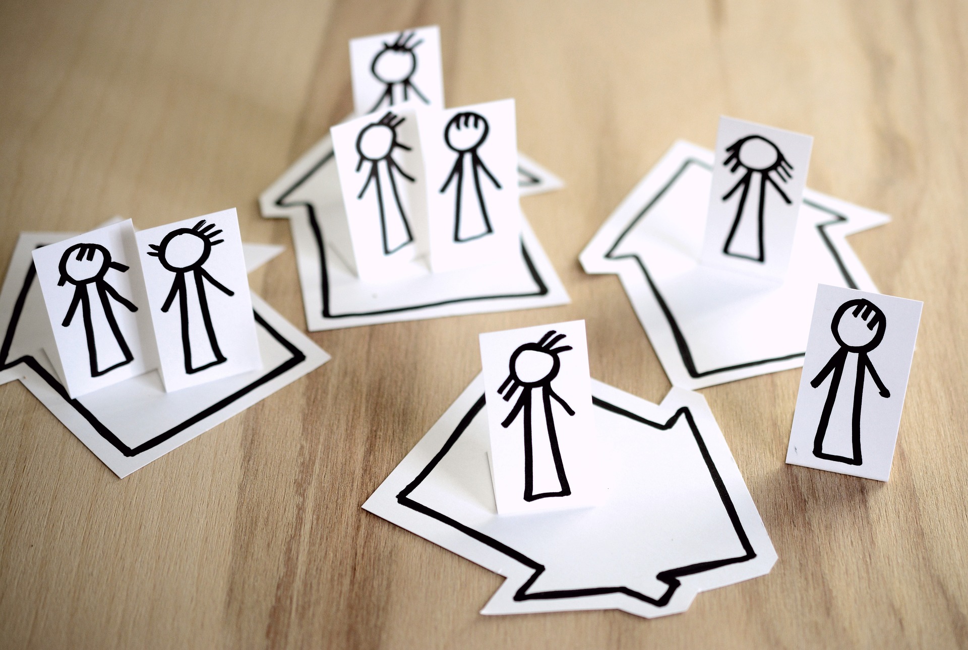 Foto: Pixabay Papierfiguren stellen eine Familie dar